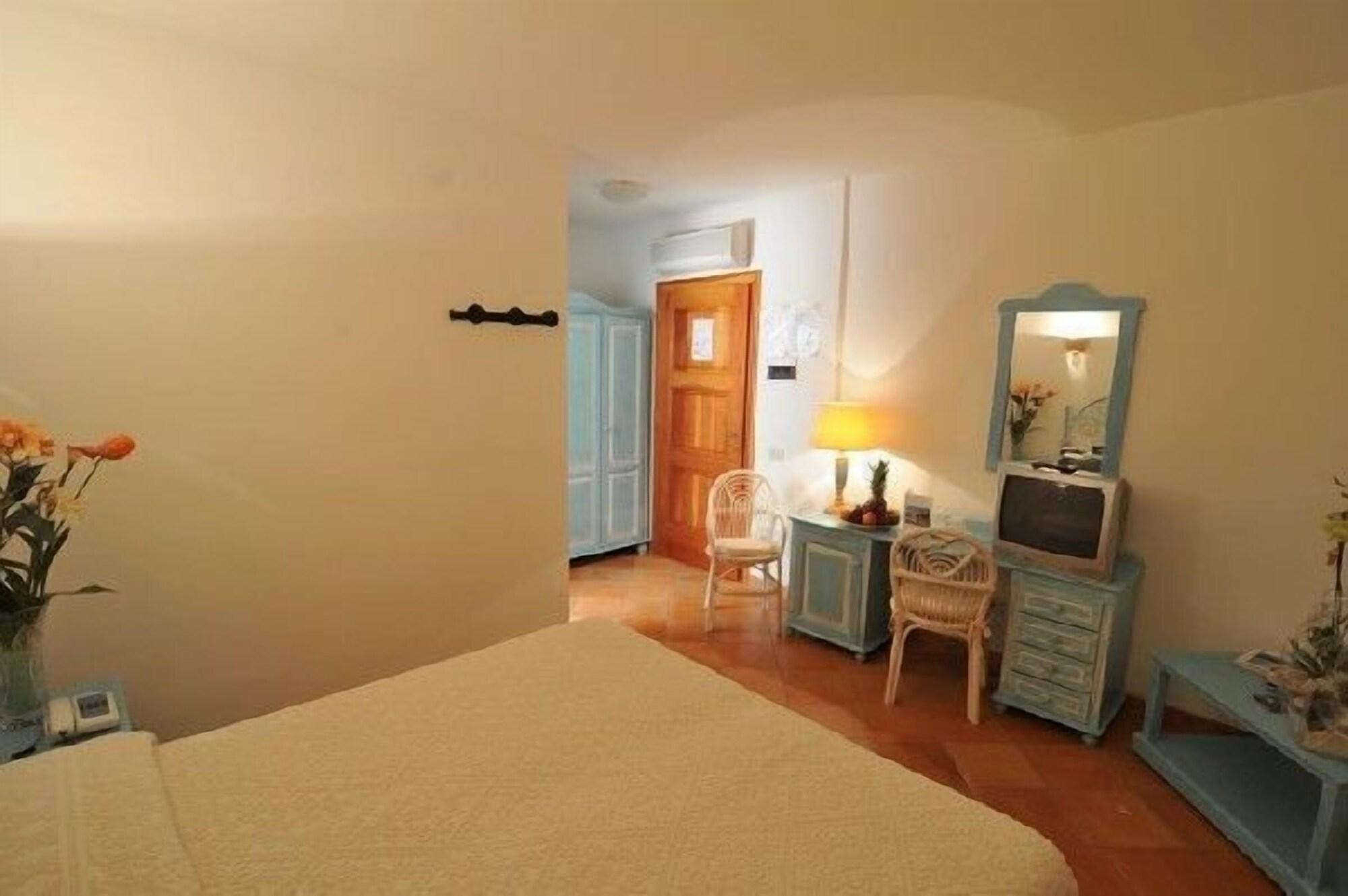 Hotel Il Piccolo Golf Porto Cervo Exterior photo