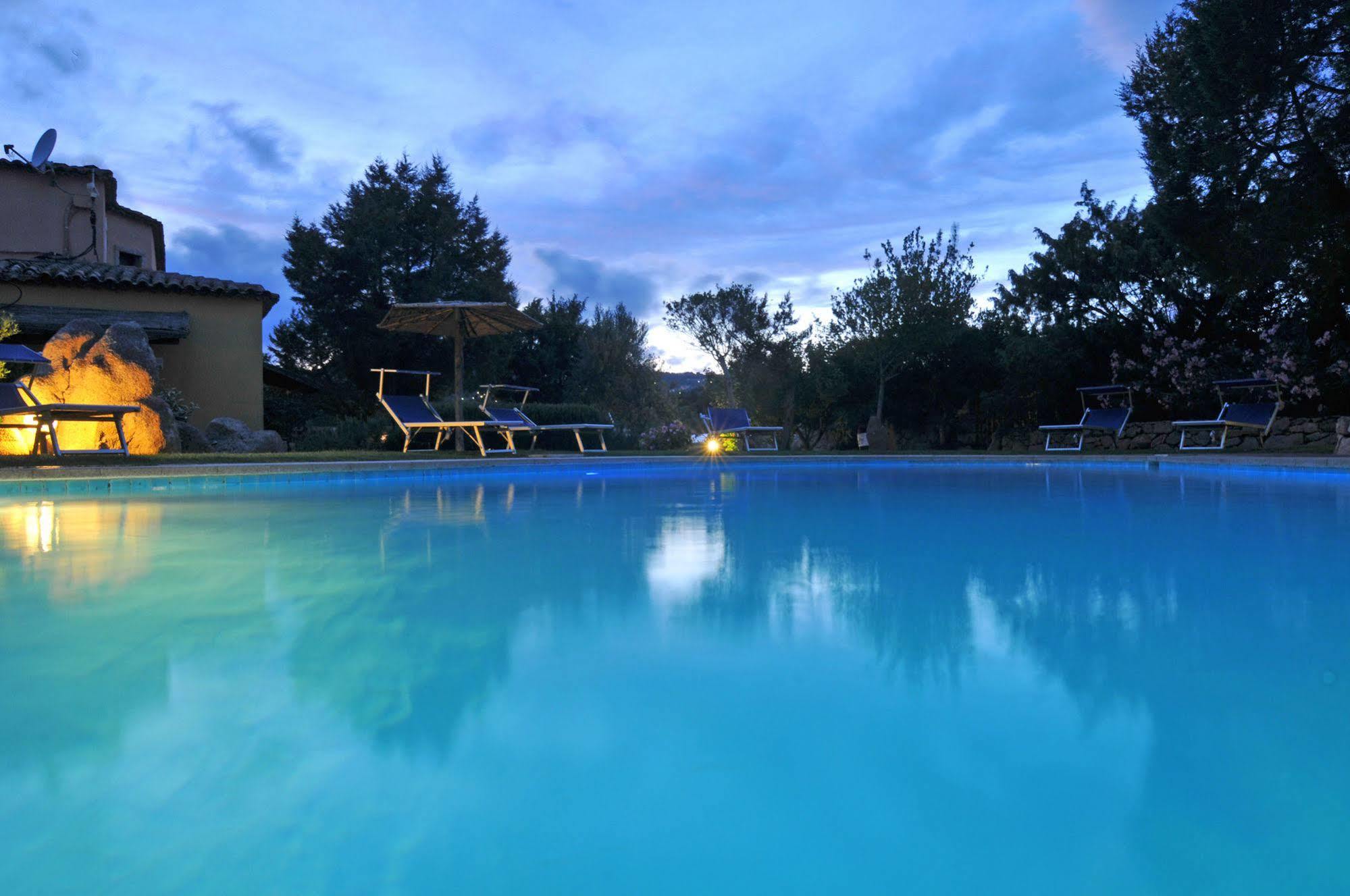 Hotel Il Piccolo Golf Porto Cervo Exterior photo